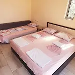 дани Hotel 3*