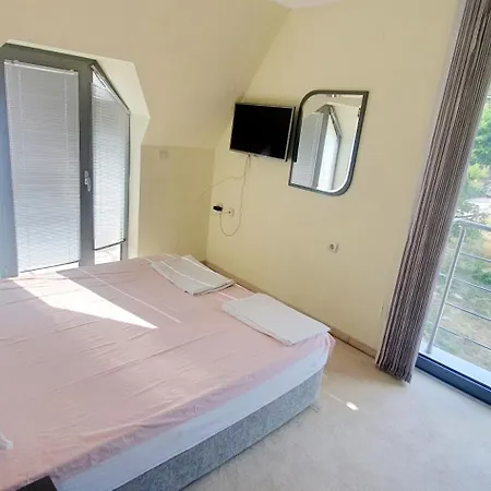 дани Hotel 3*
